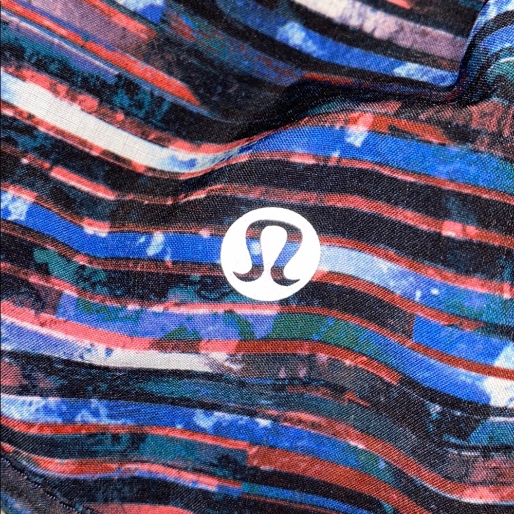 LULU LEMON SIZE 8 SHORTS NEVER WORN